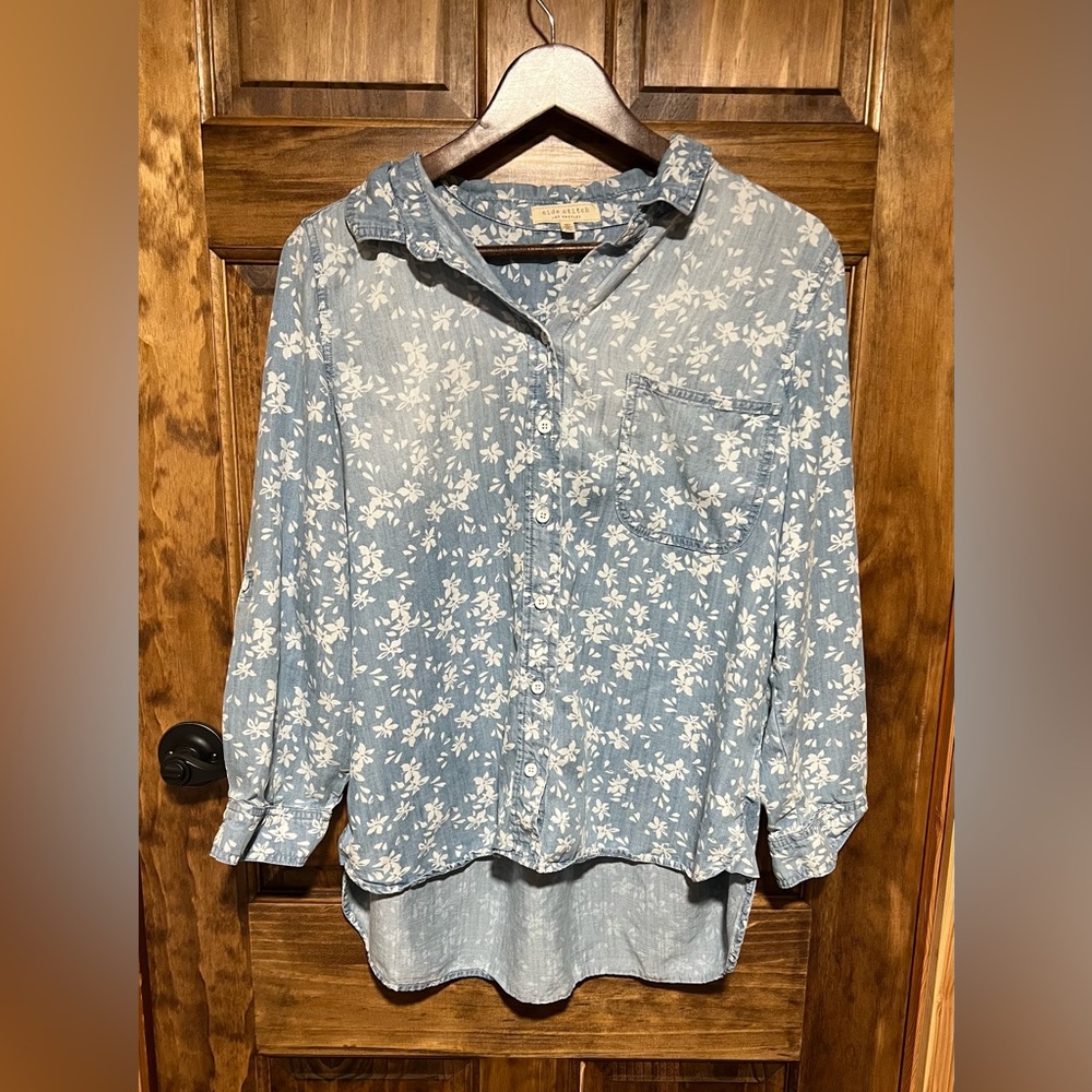Side Stitch Los Angeles ombré floral button down high-low top, petite medium